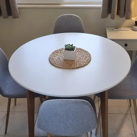 Sky - Location - 2 Minutes To South & South Park - 8 Minutes To Old Town *