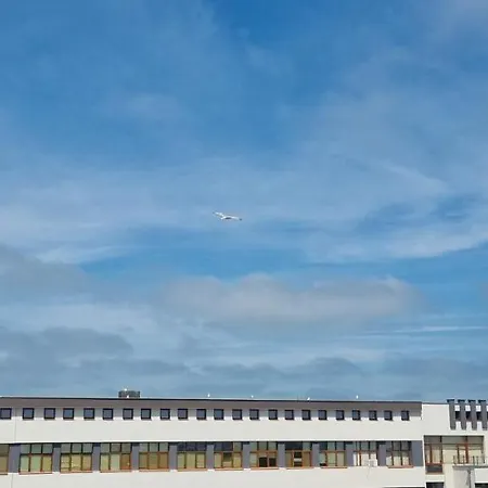 Sky - Location - 2 Minutes To South & South Park - 8 Minutes To Old Town *