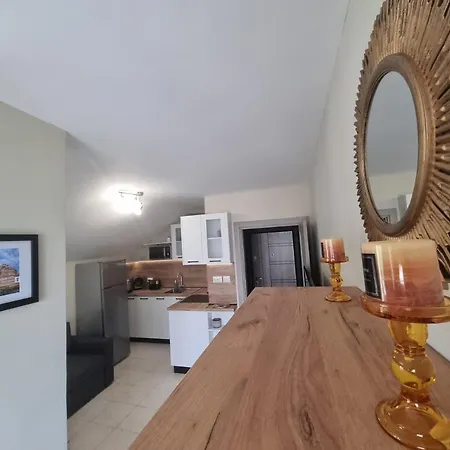 Sky - Location - 2 Minutes To South & South Park - 8 Minutes To Old Town Apartment