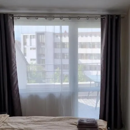 Апартамент Sky - Location - 2 Minutes To South & South Park - 8 Minutes To Old Town *