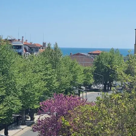 Апартамент Sky - Location - 2 Minutes To South & South Park - 8 Minutes To Old Town