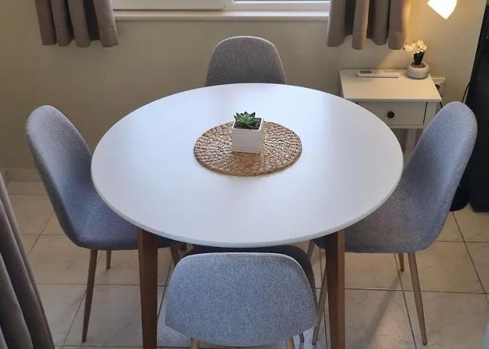 Sky - Location - 2 Minutes To South & South Park - 8 Minutes To Old Town *