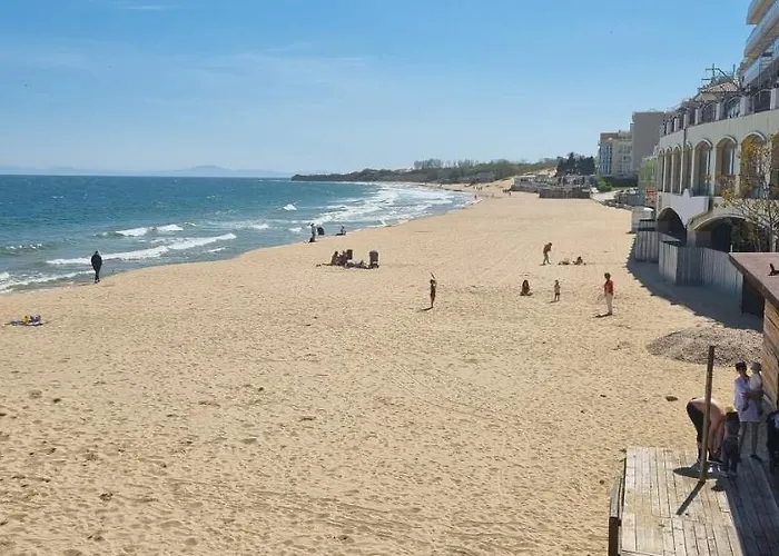 Sky - Location - 2 Minutes To South & South Park - 8 Minutes To Old Town Διαμέρισμα Νεσέμπαρ