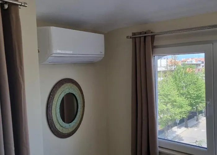 Sky - Location - 2 Minutes To South & South Park - 8 Minutes To Old Town Διαμέρισμα Νεσέμπαρ