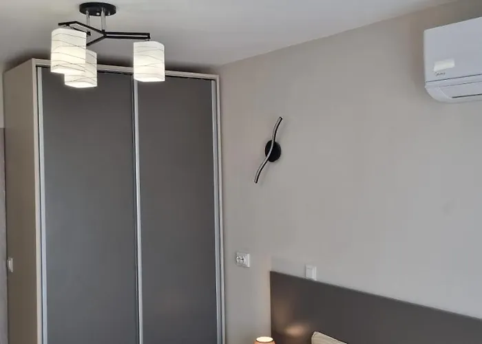 Sky - Location - 2 Minutes To South & South Park - 8 Minutes To Old Town Διαμέρισμα Νεσέμπαρ