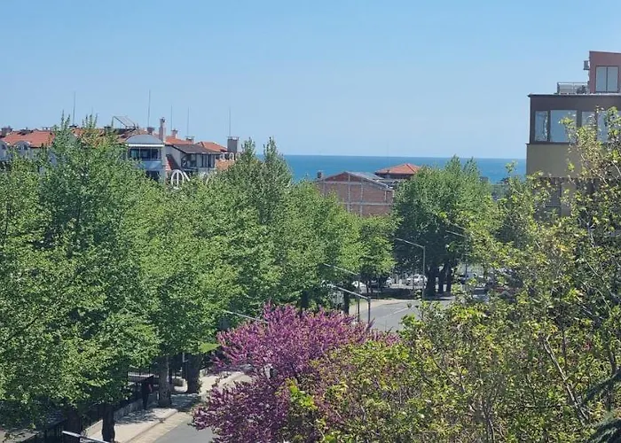 Διαμέρισμα Sky - Location - 2 Minutes To South & South Park - 8 Minutes To Old Town